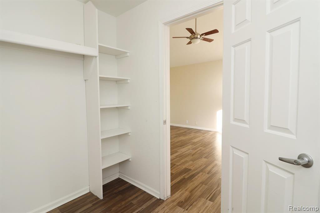 5302 ROYAL VALE Lane, Dearborn, MI 48126 — Photo 35