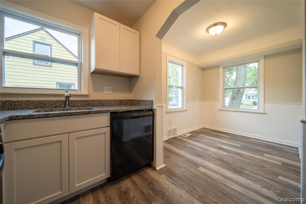 438 Ford Boulevard, Lincoln Park, MI 48146 — Photo 17