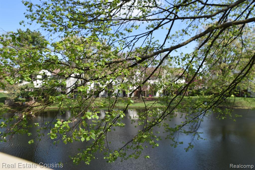 7230 BLUEWATER Drive, 130, Clarkston, MI 48348 — Photo 32