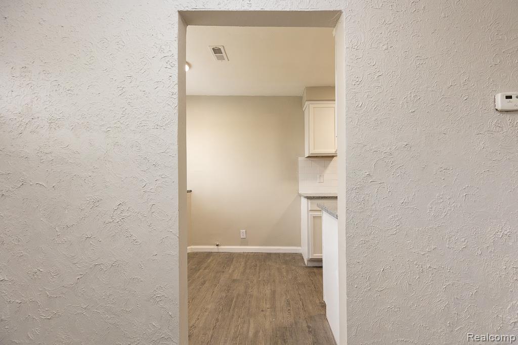 564 Marquette Drive, Detroit, MI 48214 — Photo 9