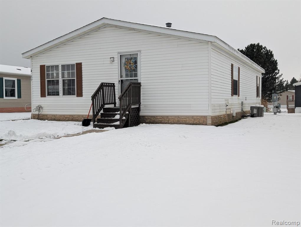57 Ashley Circle, Swartz Creek, MI 48473 — Photo 13