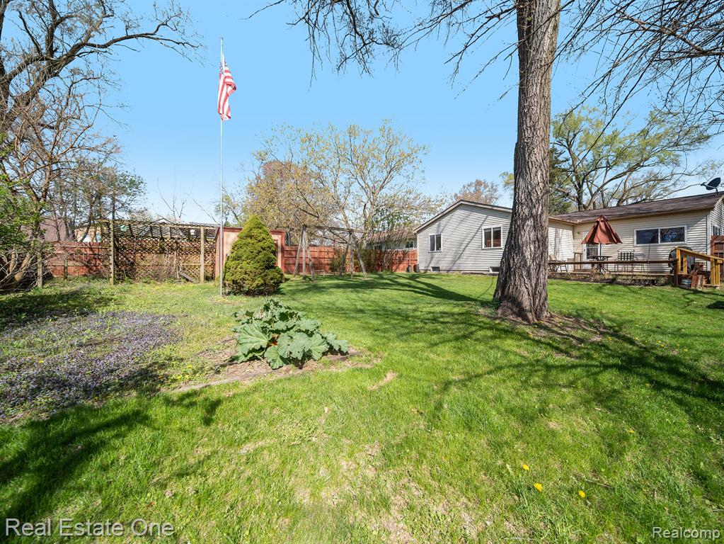 642 E HAMBURG Street, Pinckney, MI 48169 — Photo 20