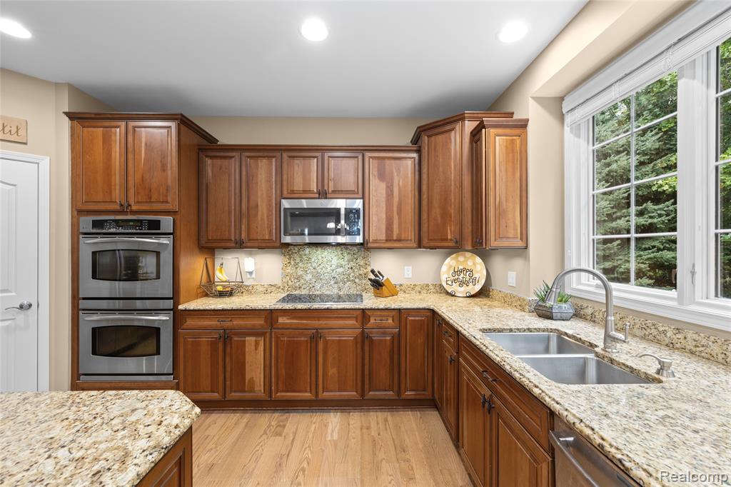 8542 Newbury Court N, Canton, MI 48187 — Photo 22