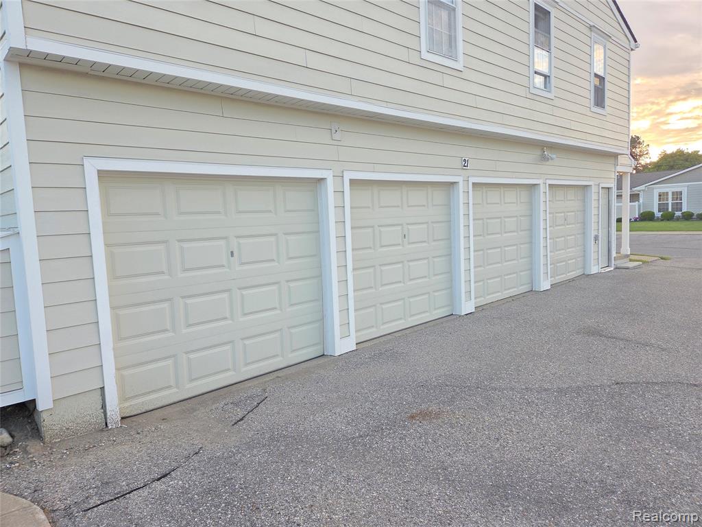 39845 Village Wood Lane, 379, Novi, MI — Photo 15