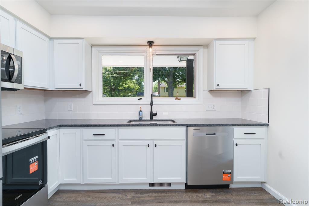 6201 Lerner Way, Lansing, MI 48911 — Photo 6