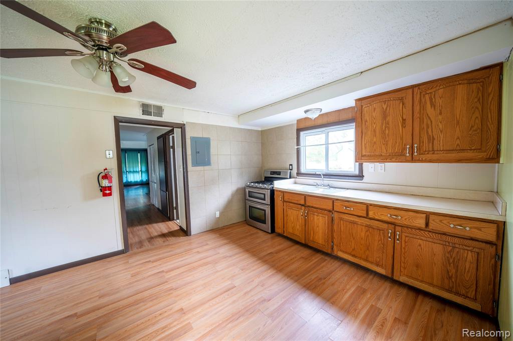 8883 Beech Daly Road, Taylor, MI 48180 — Photo 22