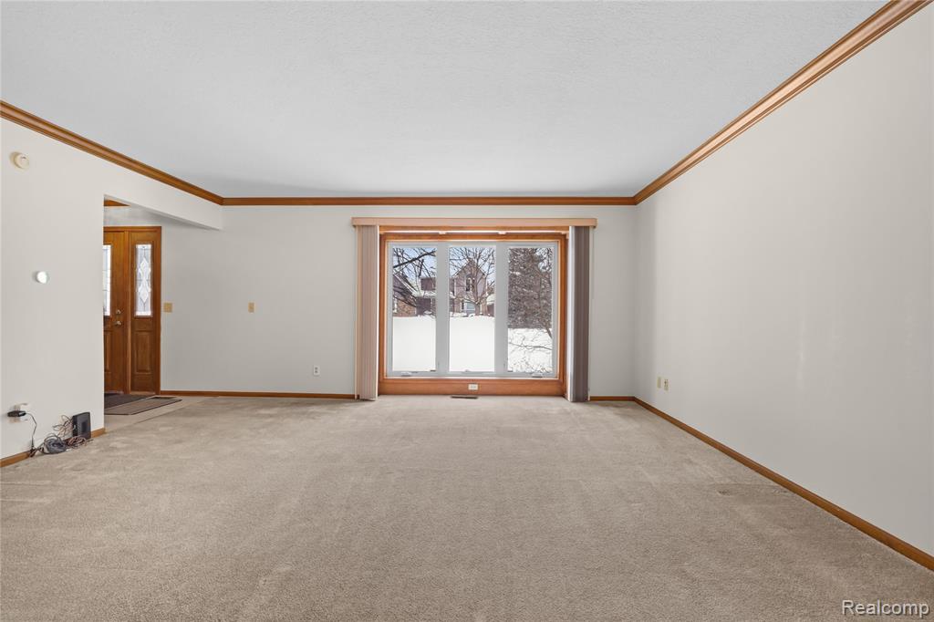 6083 Chatham Court, Grand Blanc, MI 48439 — Photo 13