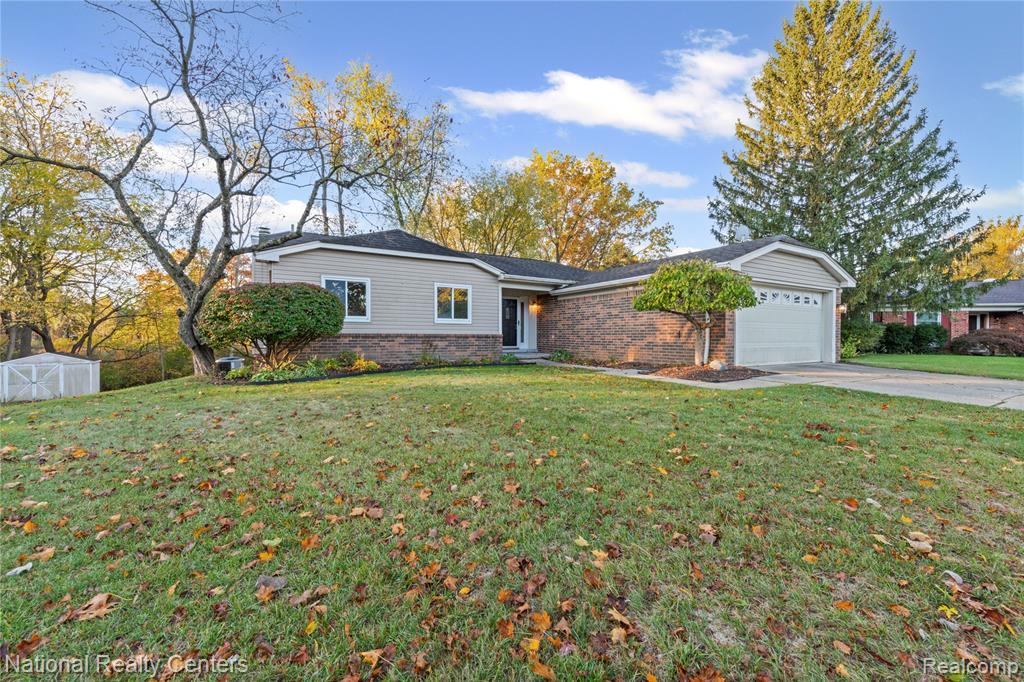 5501 Fox Chase Lane, Clarkston, MI — Photo 2