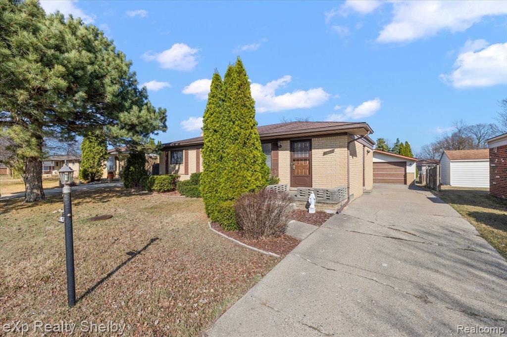 39622 UNIVERSITY Drive, Sterling Heights, MI 48310 — Photo 3