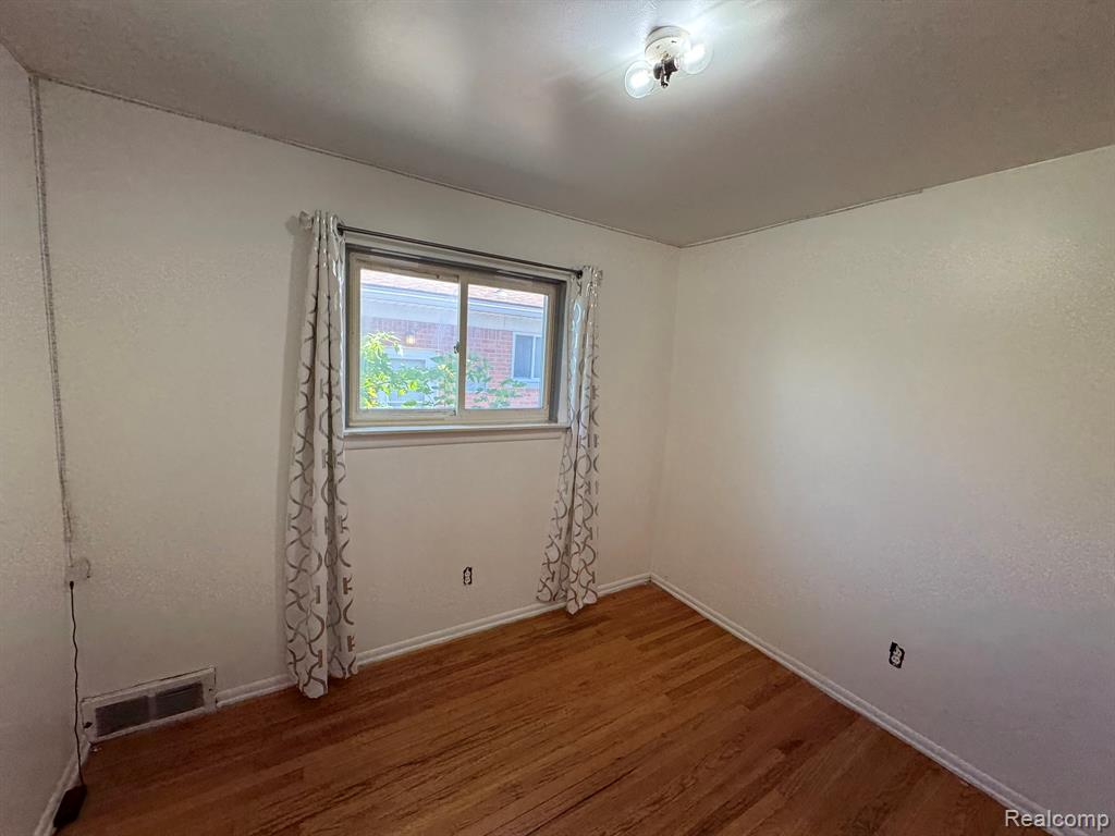 8847 WOODBINE, Redford, MI 48239 — Photo 9