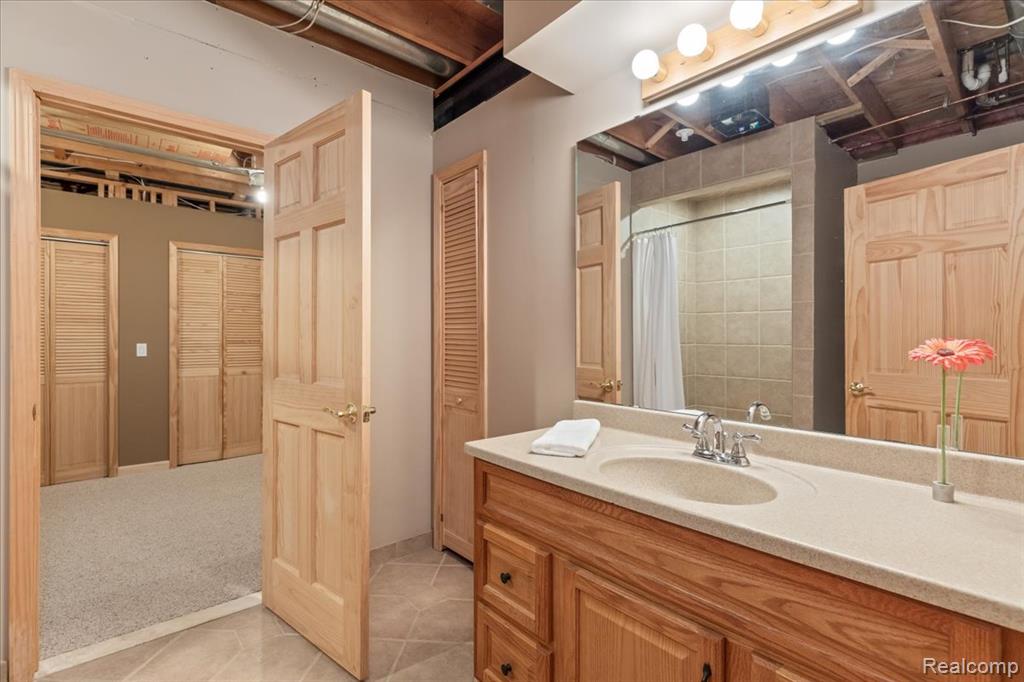 15301 Oak Hollow Drive, Holly, MI 48442 — Photo 45