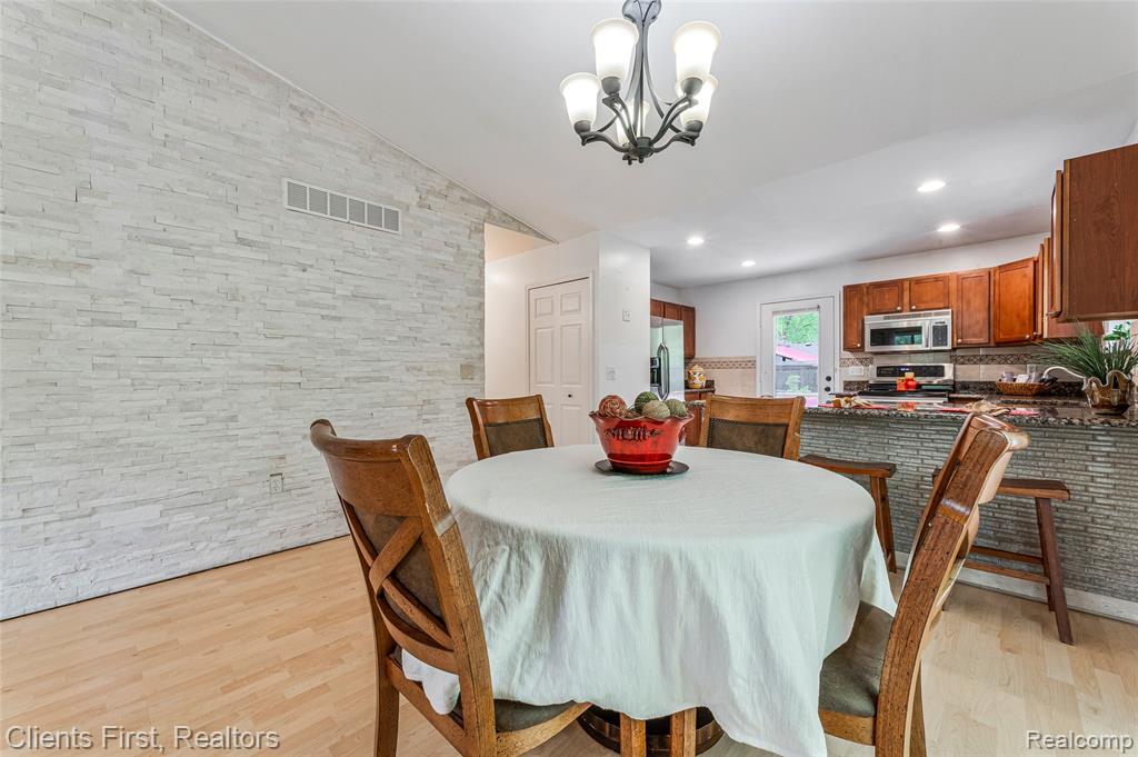 4840 Gilbo Avenue, Waterford, MI 48328 — Photo 11