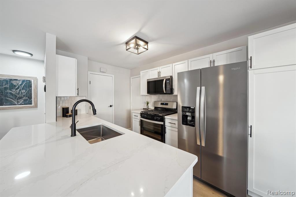 23667 STONEHENGE Boulevard, Novi, MI — Photo 10