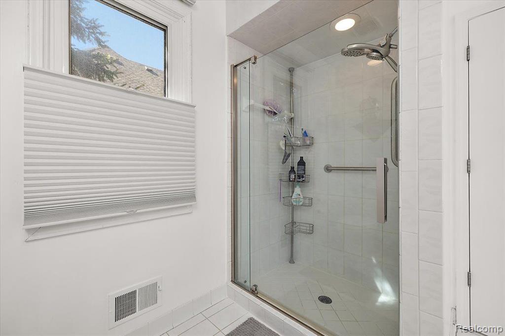6463 ROYAL POINTE Drive, West Bloomfield, MI — Photo 29