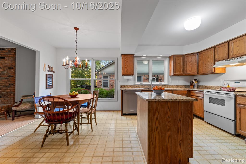 448 Streamview Court, Rochester Hills, MI 48309 — Photo 14