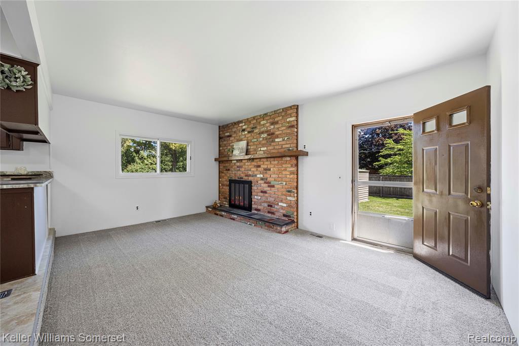 5292 ABINGTON Drive, Troy, MI 48085 — Photo 13