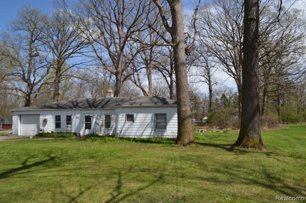 4427 Fenton Road, Burton, MI 48529 — Photo 27