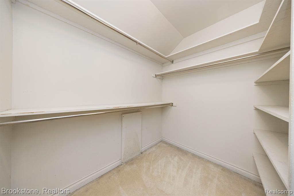 4237 WOODLANDS Lane, Orchard Lake Village, MI 48323 — Photo 34