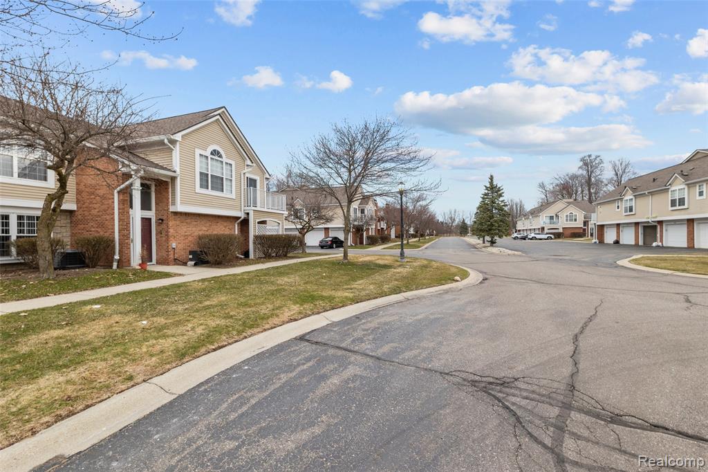 56103 CHESAPEAKE Trail, Shelby Twp, MI 48316 — Photo 5
