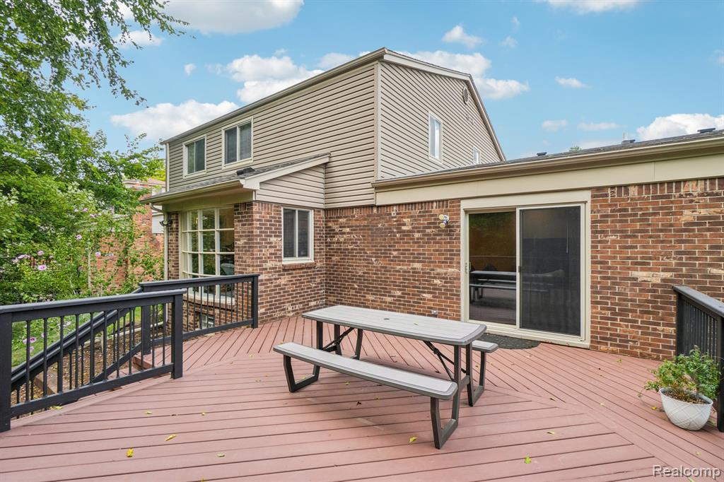 585 Timberline Drive, Rochester Hills, MI 48309 — Photo 29