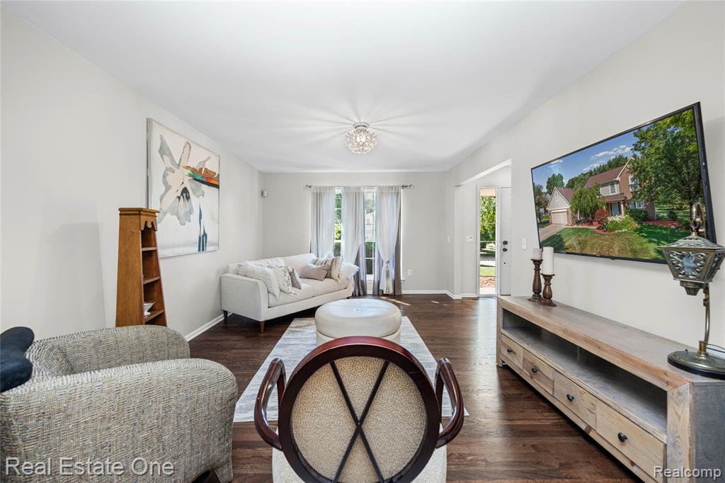 7570 Greenway Lane, West Bloomfield, MI 48324 — Photo 15