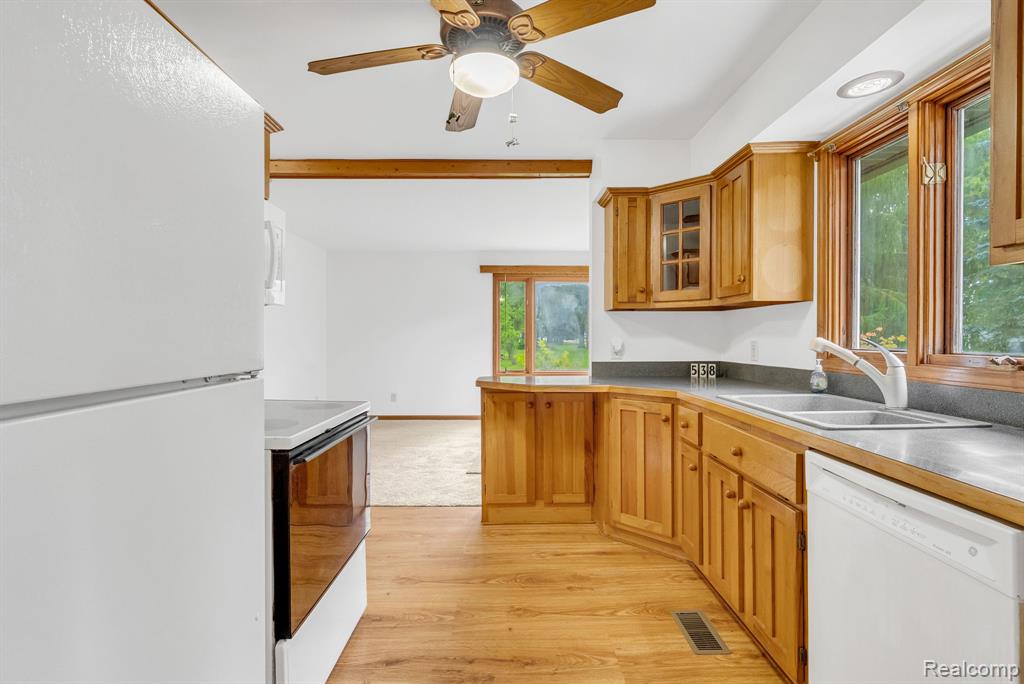 538 N Neeper Street, Capac, MI 48014 — Photo 11