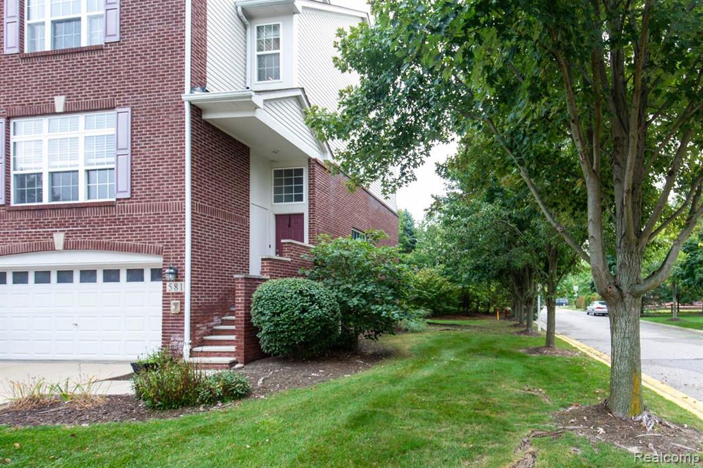 581 CHERRY ORCHARD Road, Canton, MI 48188 — Photo 9