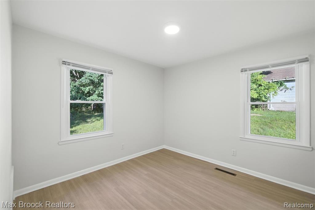 5561 Delmas Road, Clarkston, MI 48348 — Photo 21