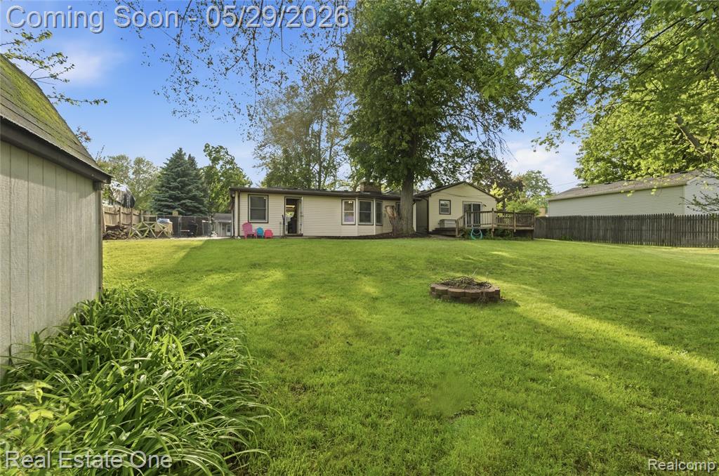 733 S Webik Avenue, Clawson, MI — Photo 8