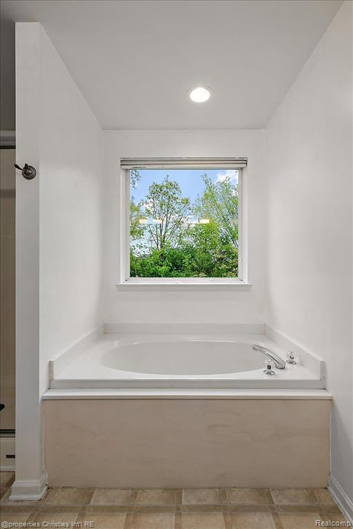 9773 RAVENSHIRE Drive, Ypsilanti, MI 48198 — Photo 38
