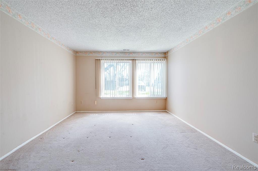27845 Berrywood Lane, Farmington, MI 48334 — Photo 25