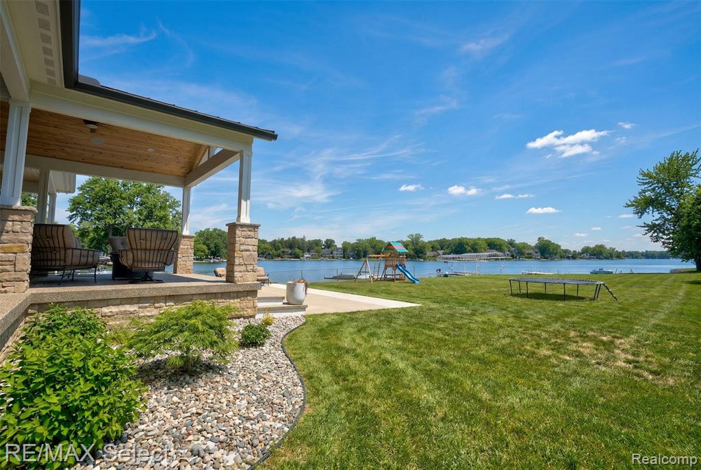 2208 Grove Park Road, Fenton, MI, 48430