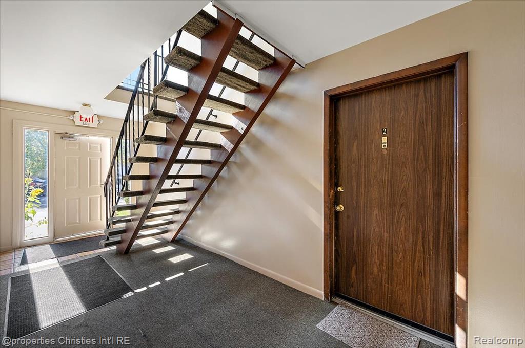 7040 Villa Drive, 2, Waterford, MI 48327 — Photo 3
