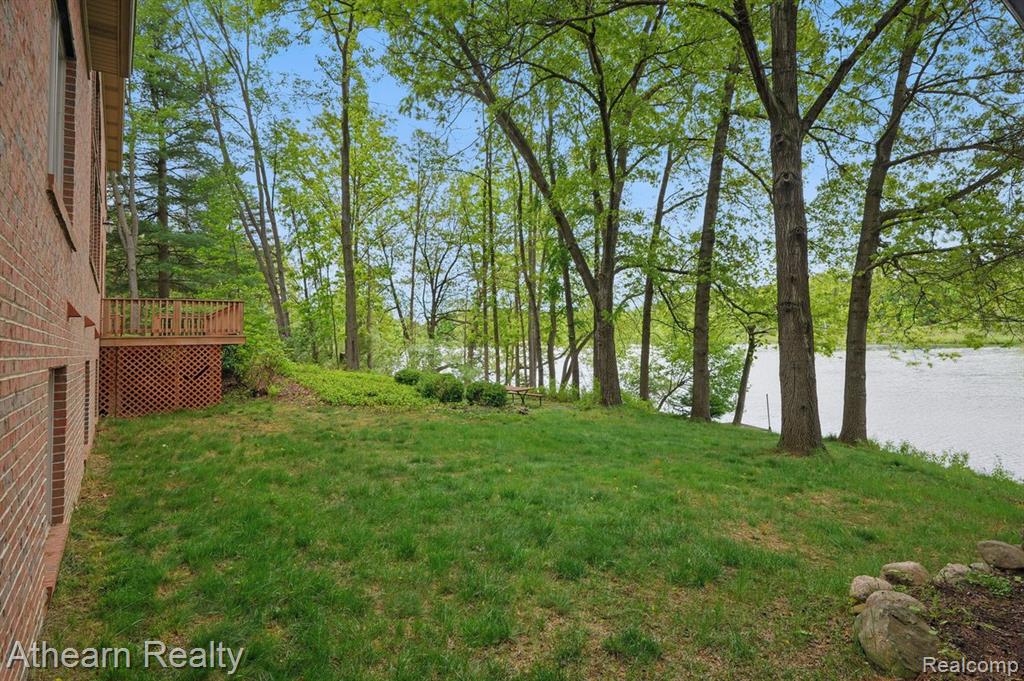 8373 Riverwalk Drive, Fenton, MI 48430 — Photo 9