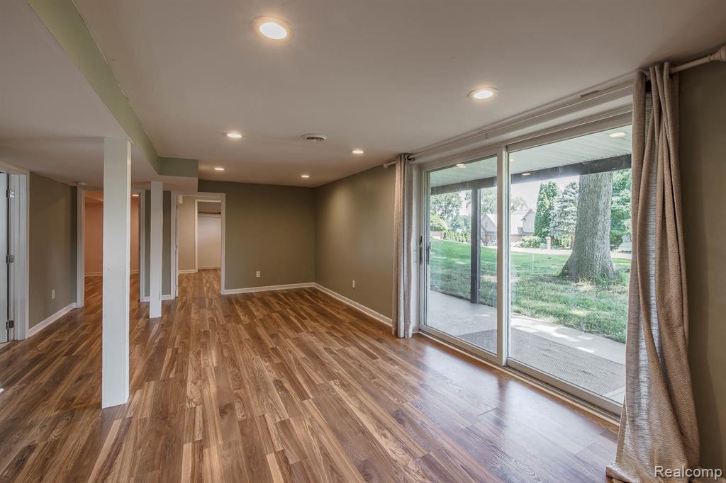 7709 Shelley Drive, Clarkston, MI 48348 — Photo 39