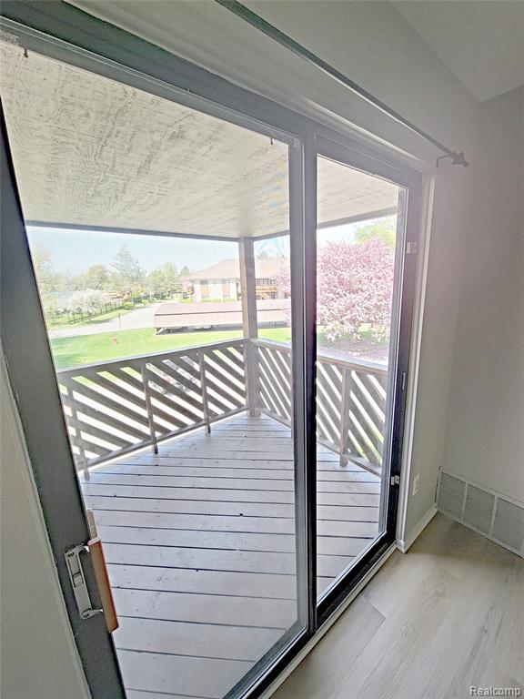 16544 Clarkson Drive, 36, Fraser, MI 48026 — Photo 3