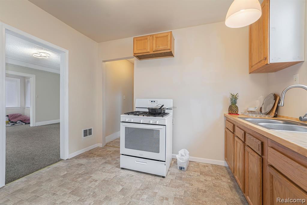 221 W Grixdale, Highland Park, MI 48203 — Photo 18