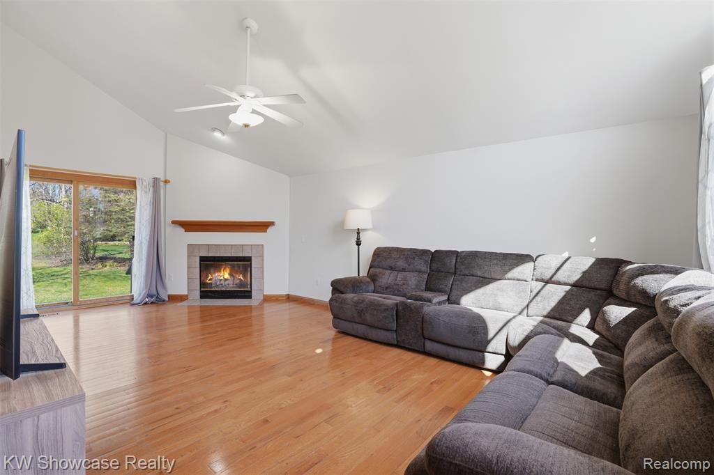 2015 Huntingdon Drive, Wixom, MI 48393 — Photo 5
