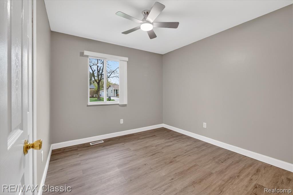 430 Sherwood Court, Holly, MI 48442 — Photo 18