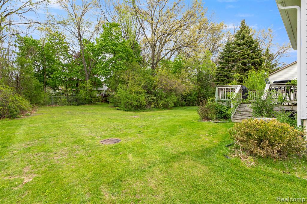 7978 Hoffman Drive, Waterford, MI 48327 — Photo 36