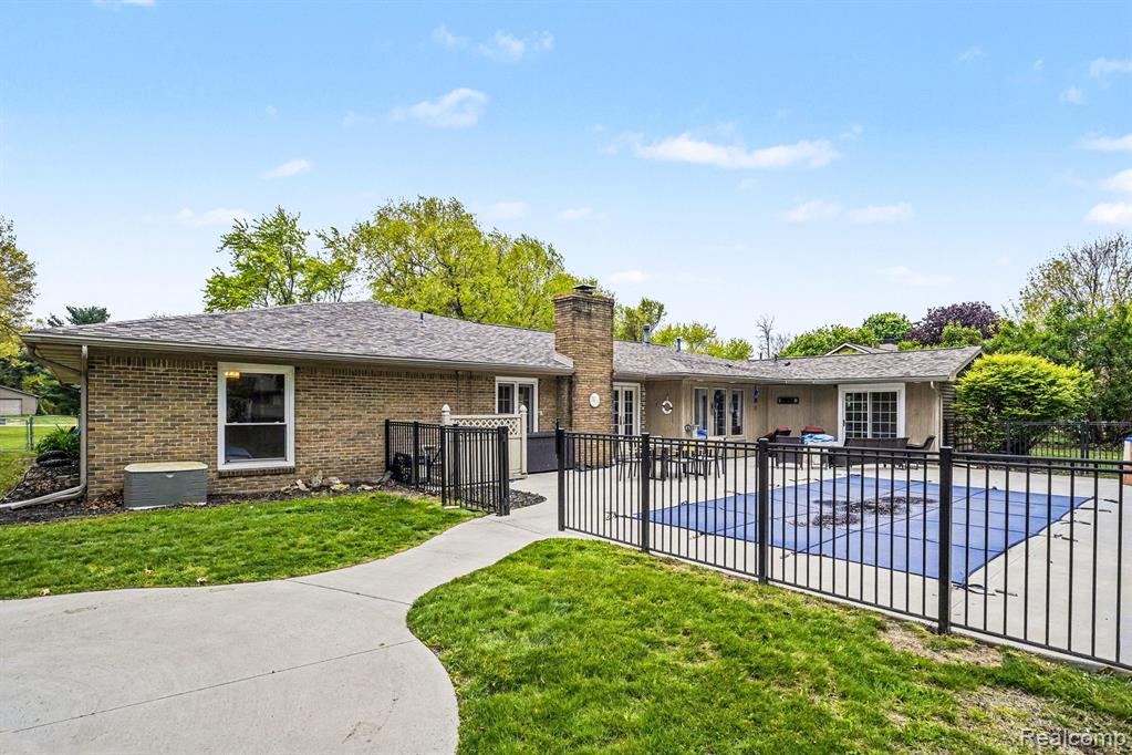 9511 Longmeadow Street, Fenton, MI 48430 — Photo 14
