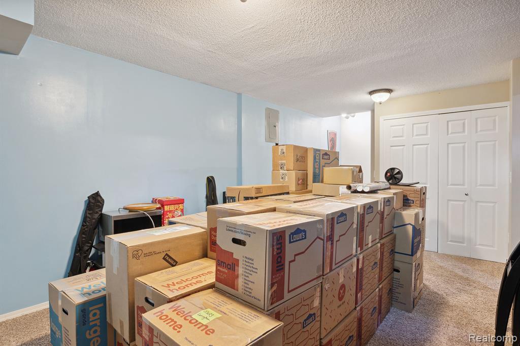 22040 EDGEWATER, Novi, MI — Photo 37