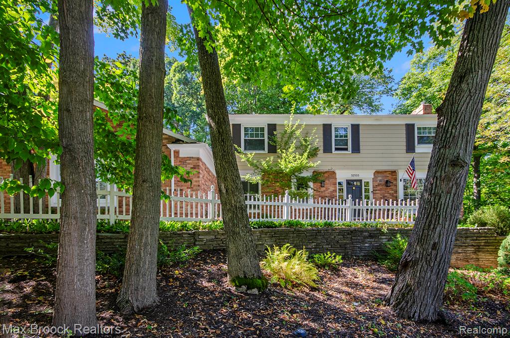 32533 Robinhood Drive, Beverly Hills, MI 48025 — front exterior
