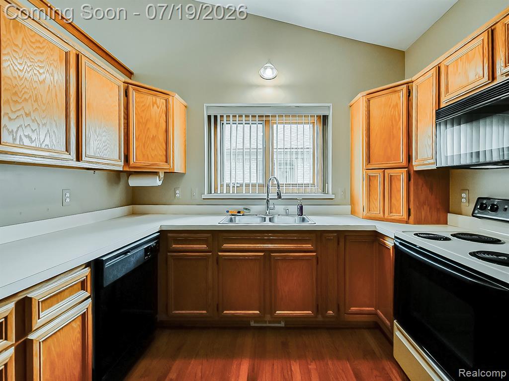 43461 Pointe Drive, Clinton Twp, MI 48038 — Photo 38