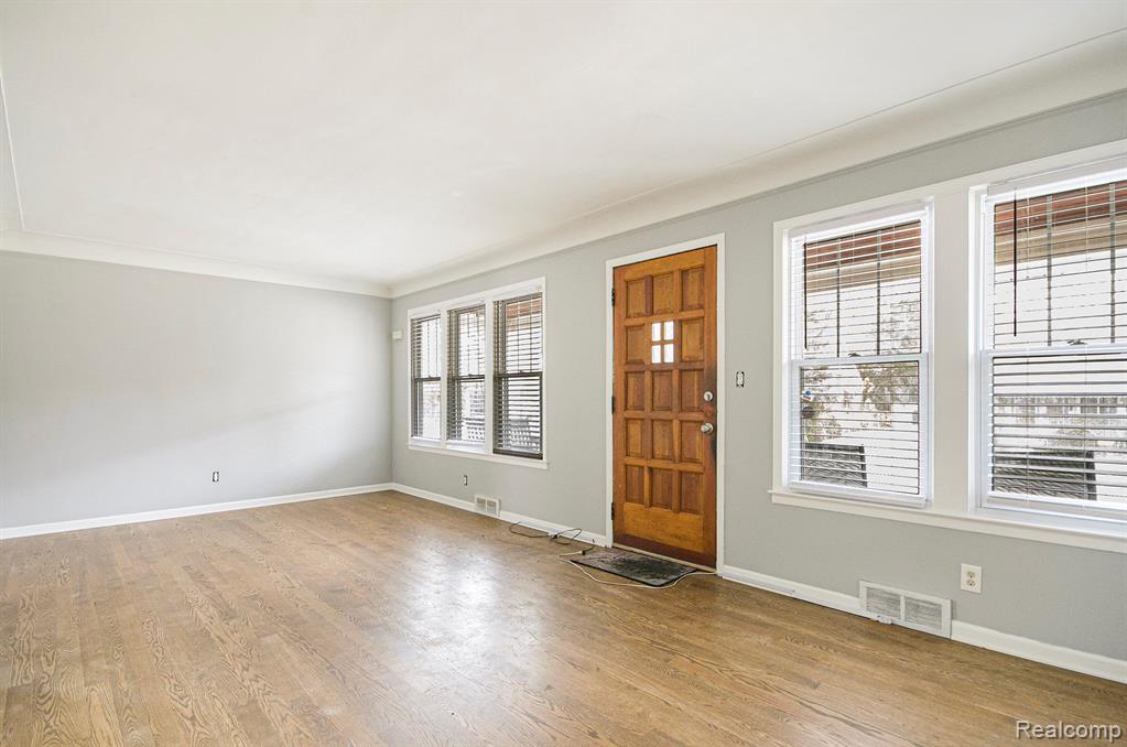 15105 Charles R Avenue, Eastpointe, MI 48021 — Photo 5