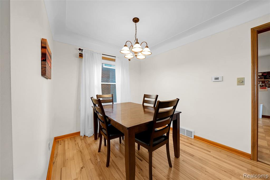 15560 CHARLES R AVE, Eastpointe, MI 48021 — Photo 11