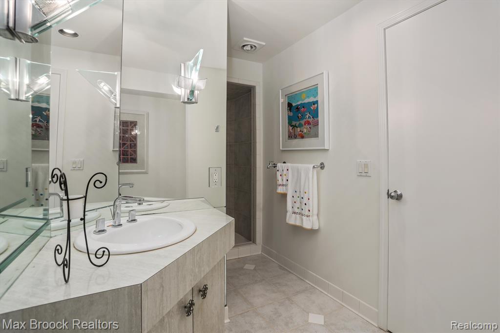 7248 SIMSBURY Drive, West Bloomfield, MI — Photo 49