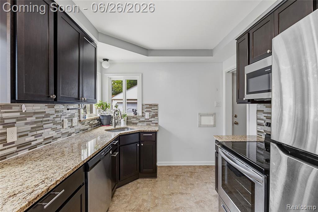24671 Kenosha Street, Oak Park, MI 48237 — Photo 12
