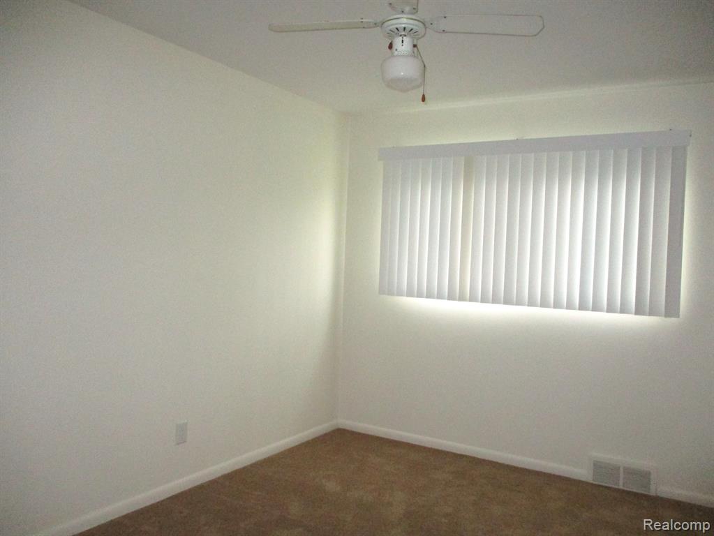 831 CARDWELL Street, Garden City, MI — Photo 12