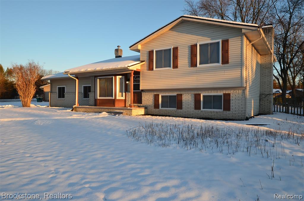 7244 Chapel View Drive, Clarkston, MI — front exterior